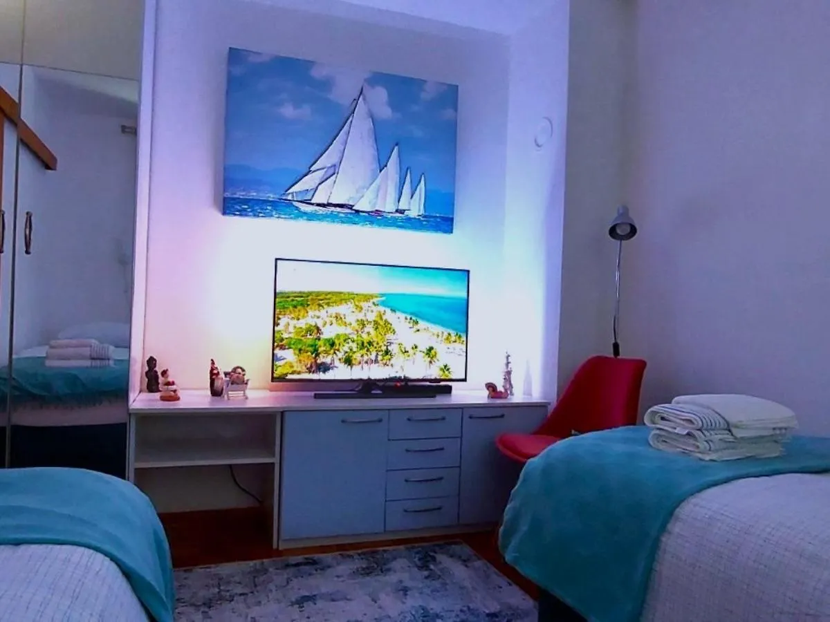 Apartment Roko - 150 M From The Beach Crikvenica