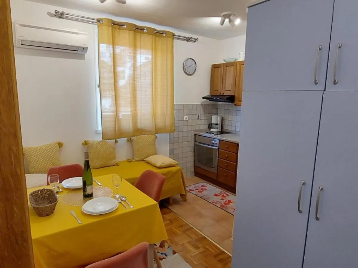 Apartment Roko - 150 M From The Beach Crikvenica
